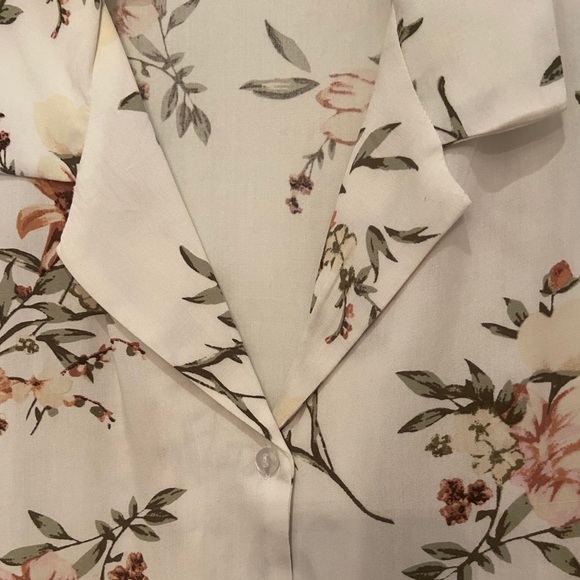 Button down blouse - Picture 2 of 3